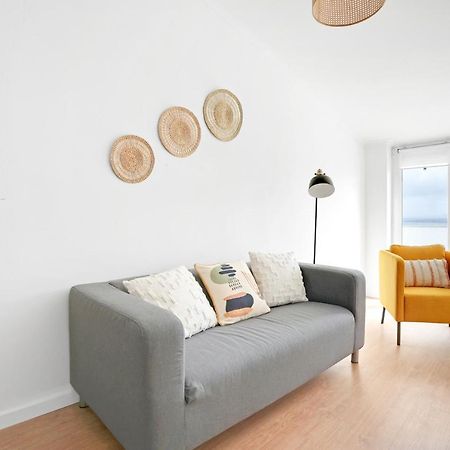 Sunny 2 Bedroom Apartment In Almada - Balconies With River View Екстер'єр фото