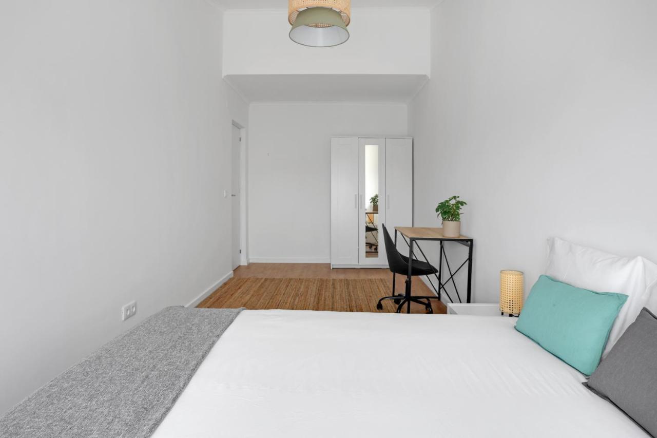 Sunny 2 Bedroom Apartment In Almada - Balconies With River View Екстер'єр фото