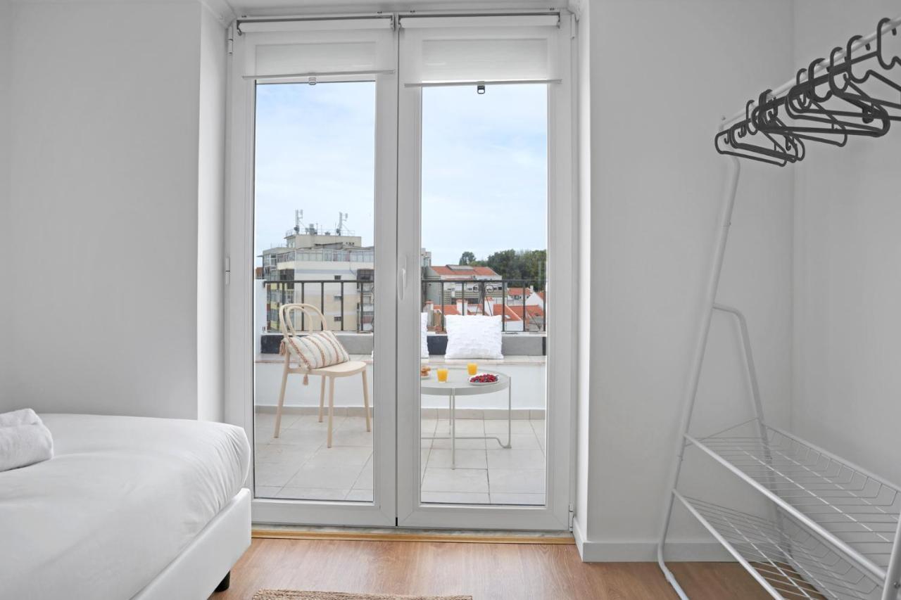 Sunny 2 Bedroom Apartment In Almada - Balconies With River View Екстер'єр фото