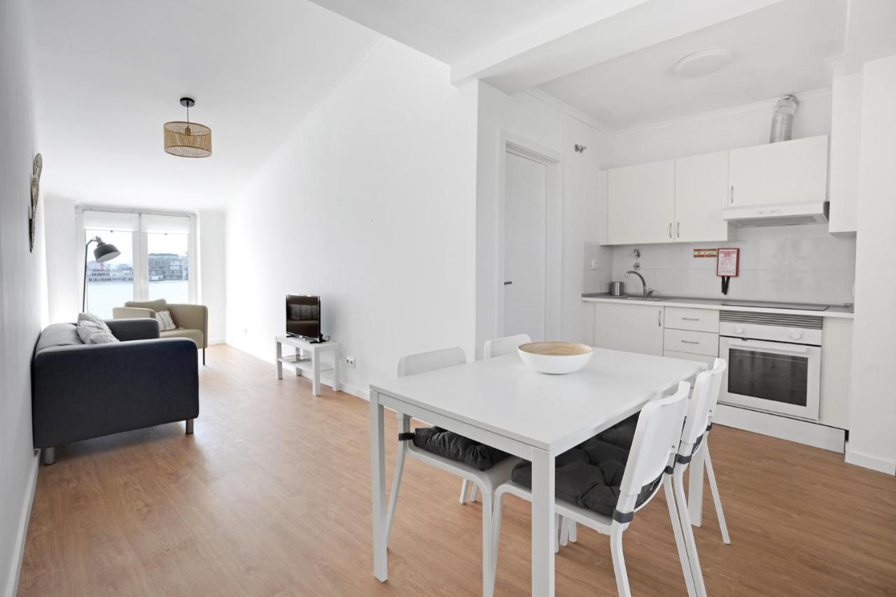 Sunny 2 Bedroom Apartment In Almada - Balconies With River View Екстер'єр фото