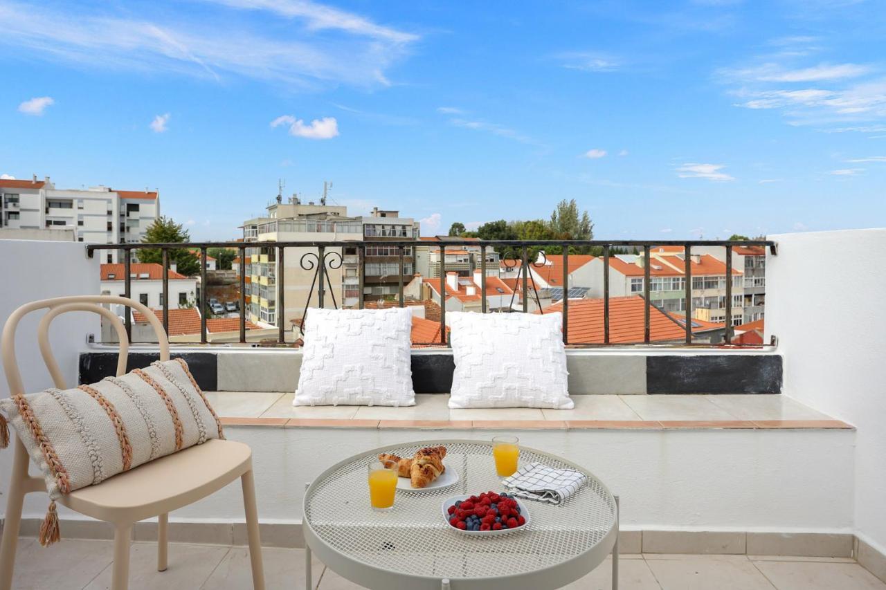 Sunny 2 Bedroom Apartment In Almada - Balconies With River View Екстер'єр фото