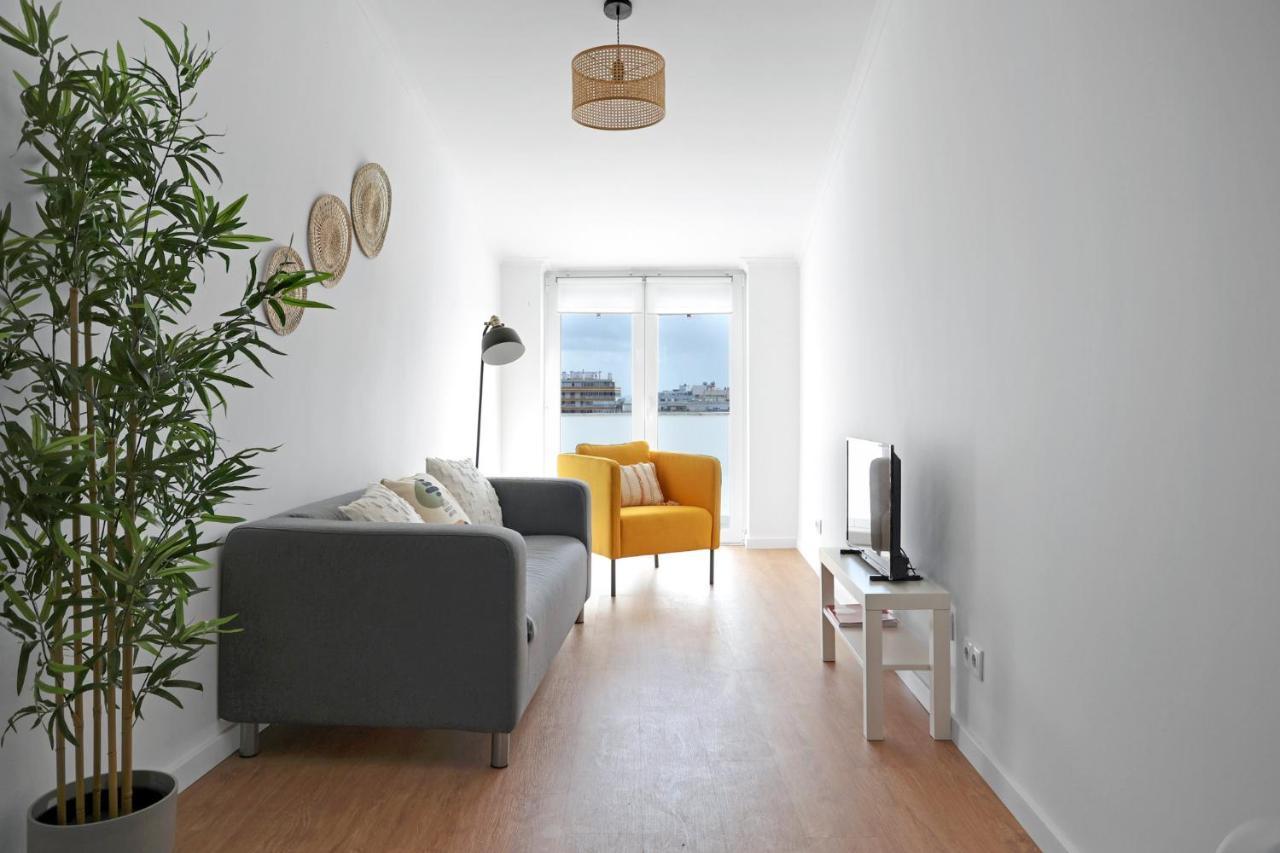 Sunny 2 Bedroom Apartment In Almada - Balconies With River View Екстер'єр фото