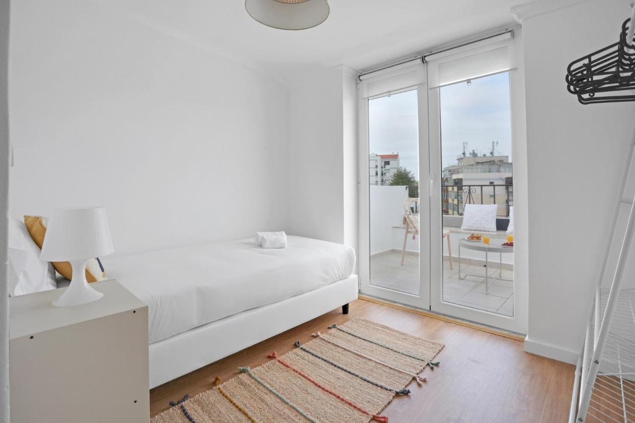 Sunny 2 Bedroom Apartment In Almada - Balconies With River View Екстер'єр фото