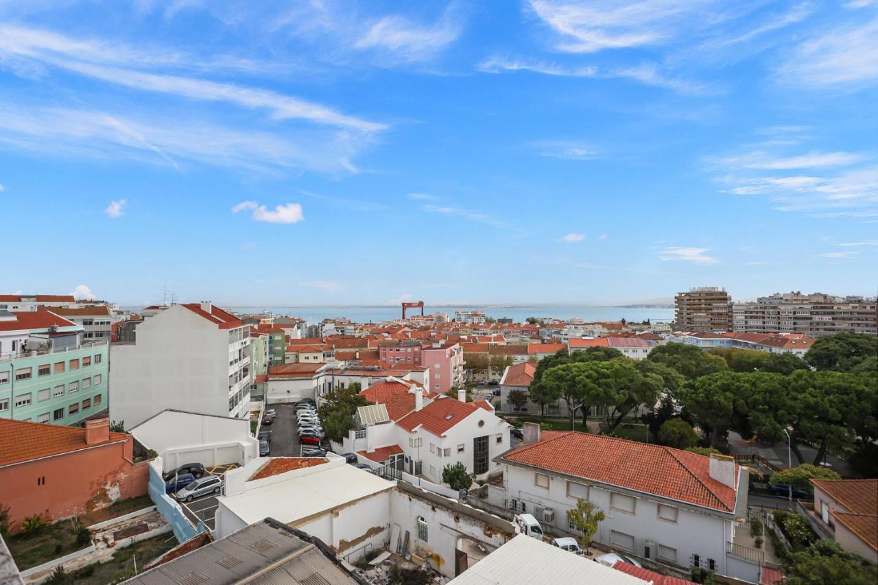 Sunny 2 Bedroom Apartment In Almada - Balconies With River View Екстер'єр фото